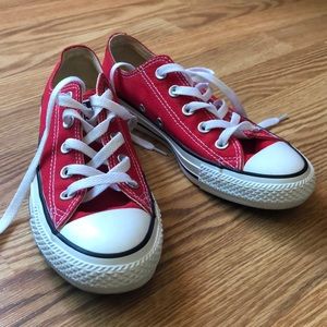 PERFECT CONDITION red converse